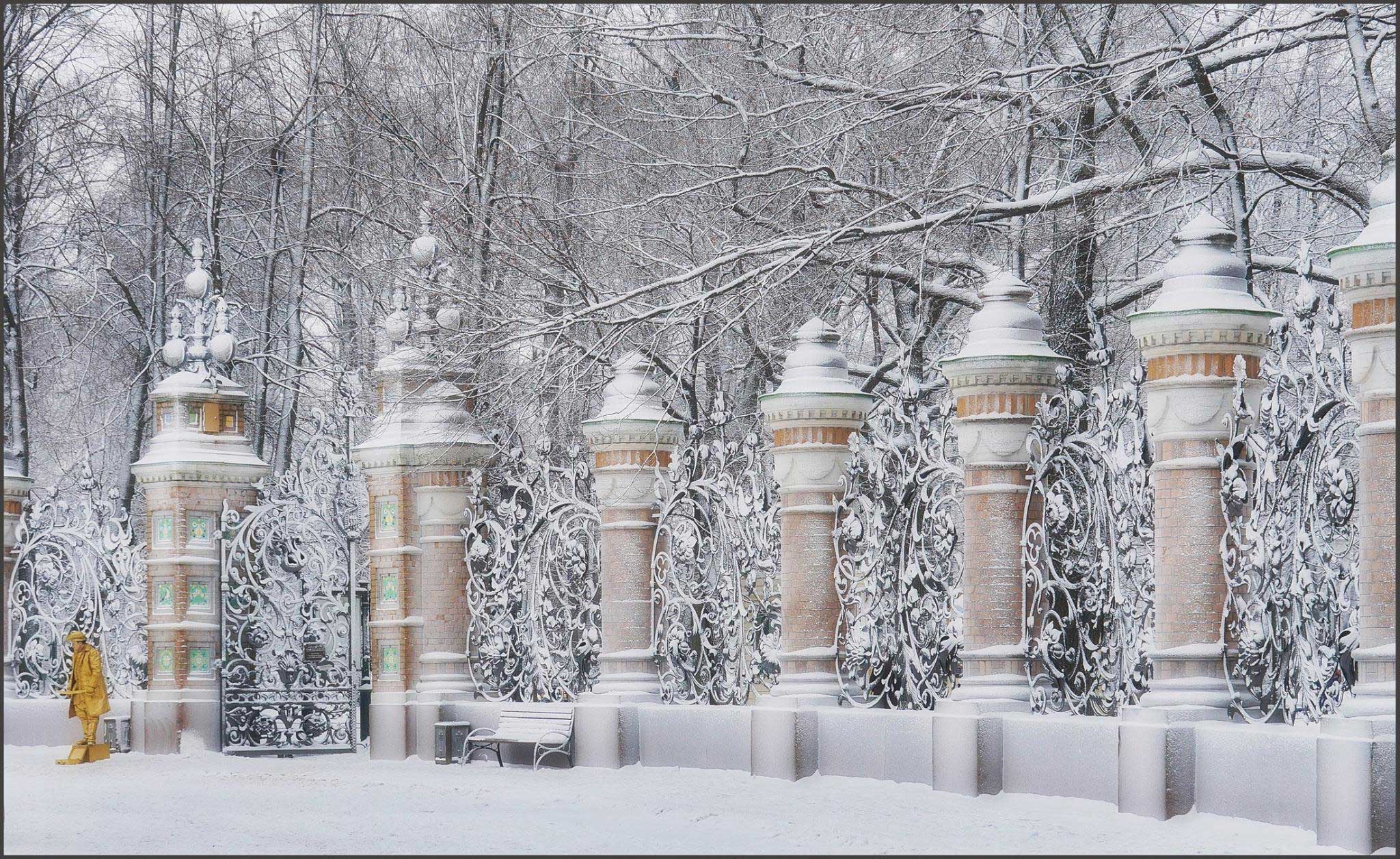 The fence of the Mikhailovsky Garden in winter