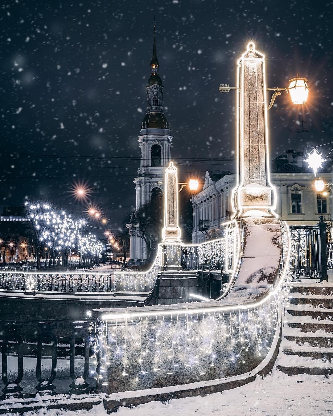 Night lights of St. Petersburg