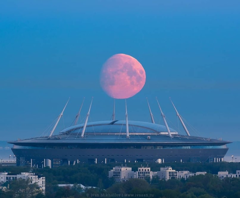 Moon over the Gazprom-arena
