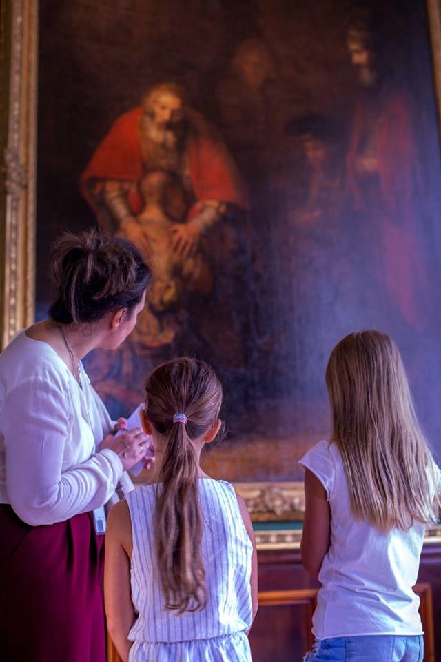 St Petersburg Russia tours: The Hermitage Museum with children: In front of Rembrant