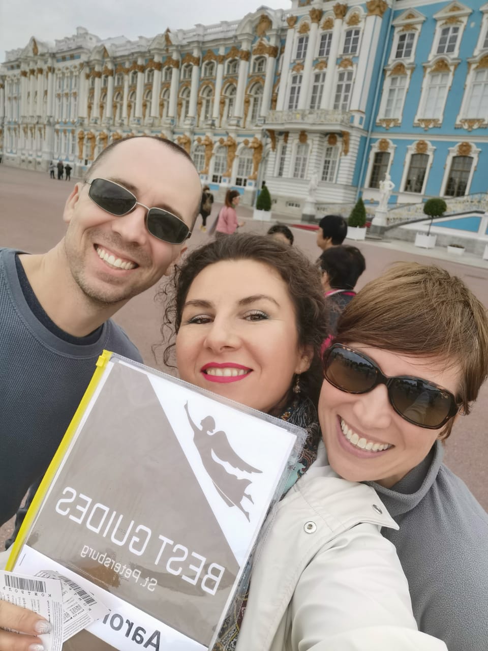 St Petersburg Russia tours: Cheerful tourists and their guide